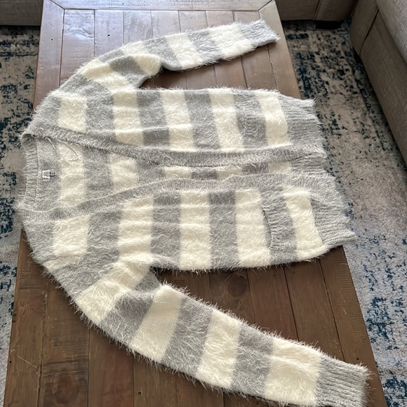 Sweater - Picture 2 of 6